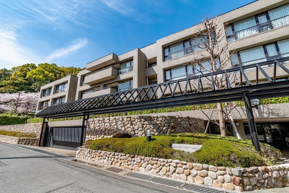Hakuyo park mansion Luxury Apartment for Rent in Higashinadaku, Kobe