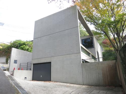 Exterior of 甲陽園目神山の邸宅